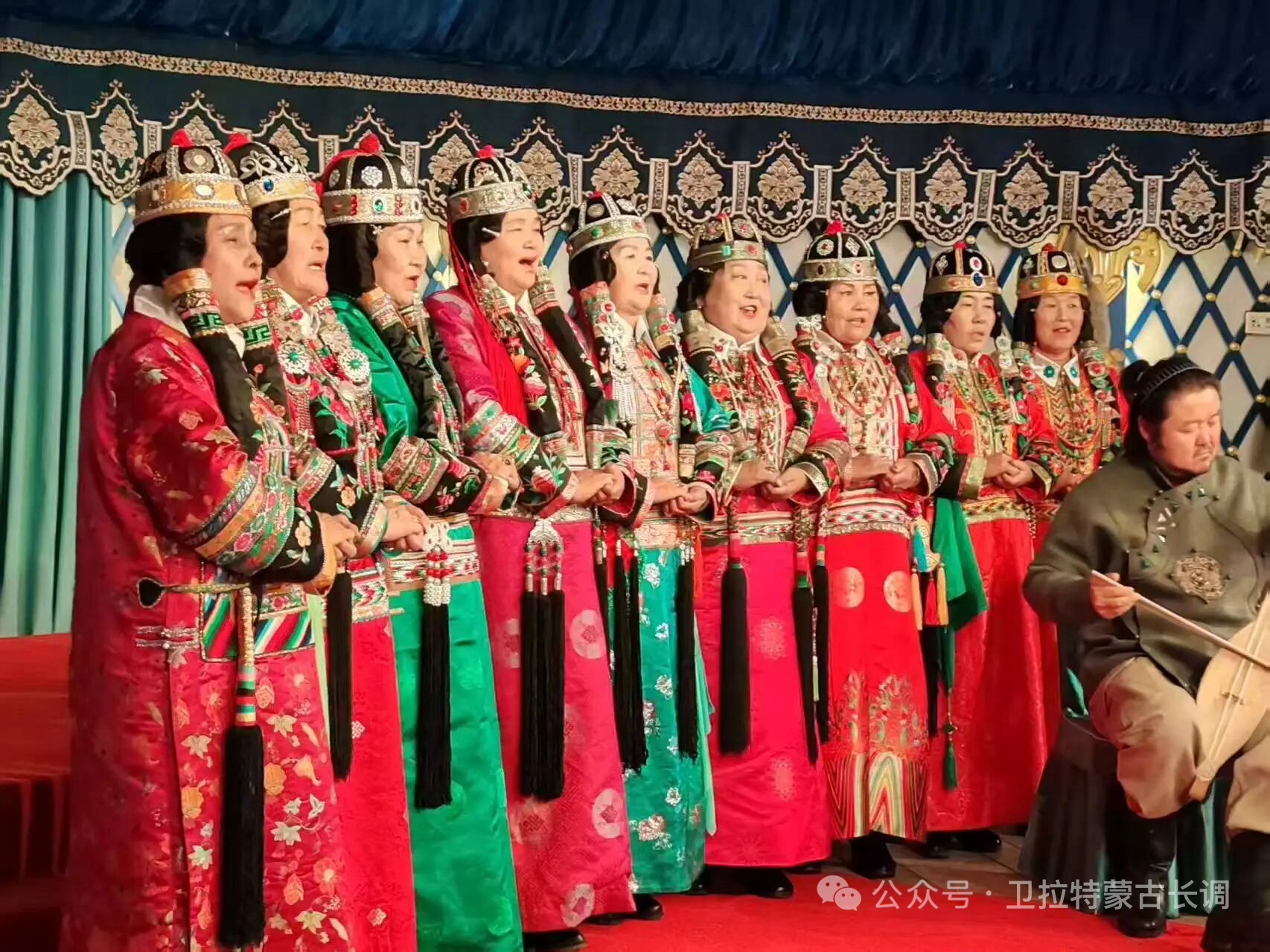 巴州地区女性服饰